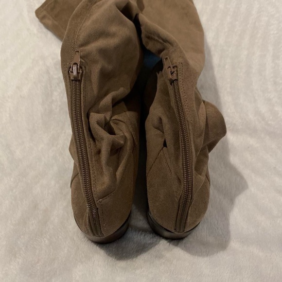 Beautiful suede boots - Picture 4 of 5